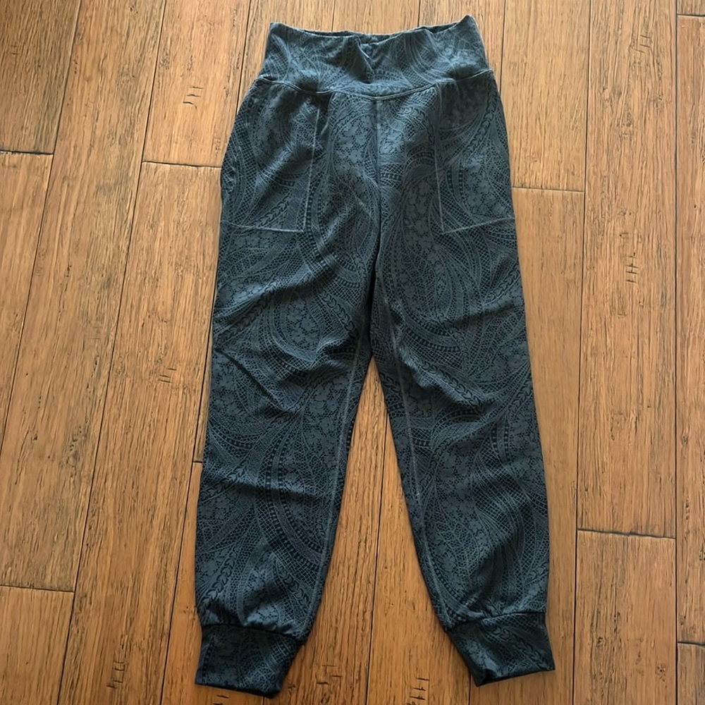 Athleta Salutation Textured Jogger Size Small